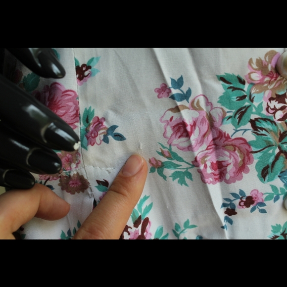 Vintage emblem floral dress - Picture 5 of 9